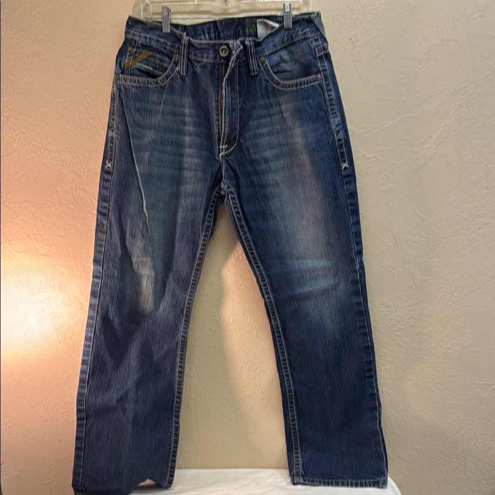 Ariat Relaxed Blue Jeans with Classic Denim Style and Vintage Fading